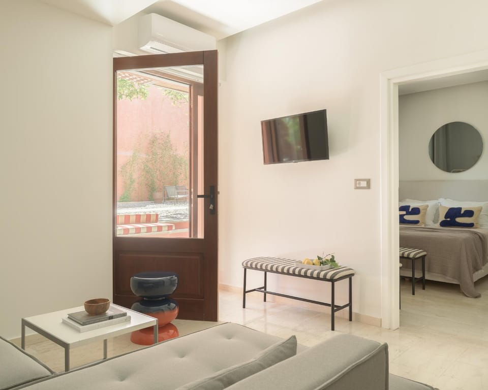 TV and multimedia, Living room, Seating area, air conditioner