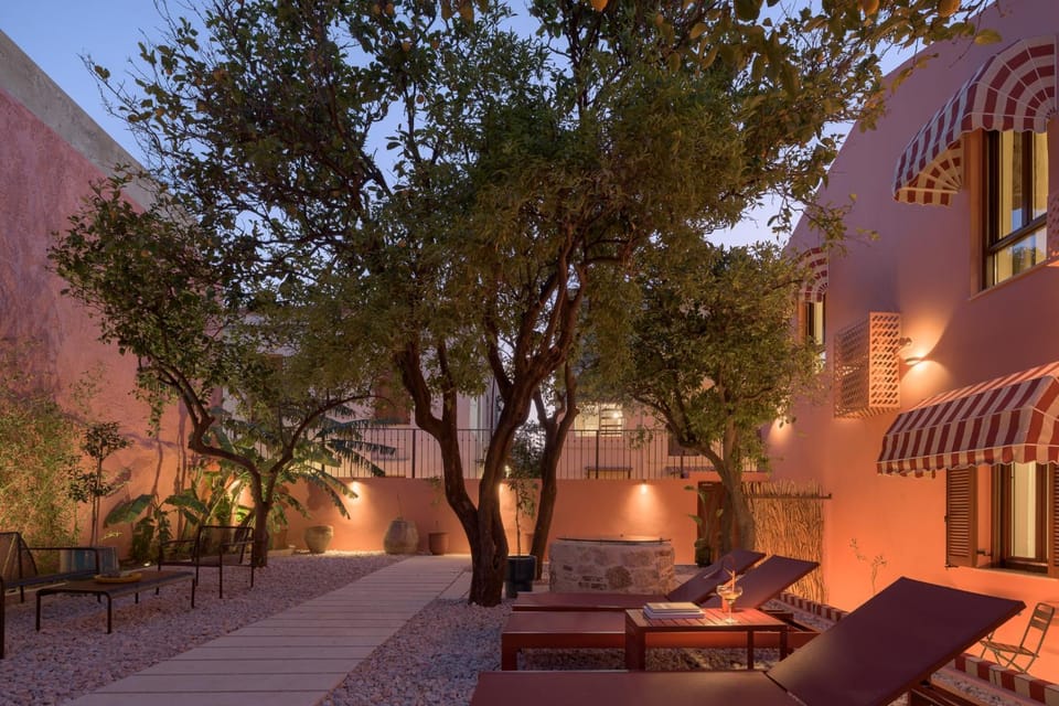 Property building, Patio, Day, Garden, Garden view