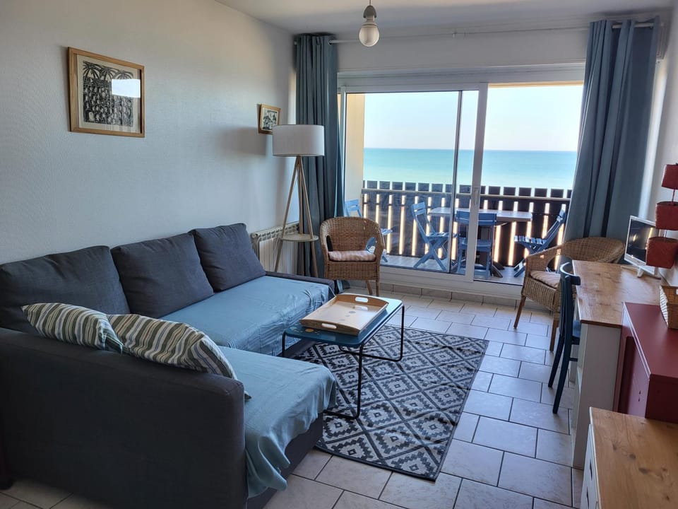 Living room, Sea view