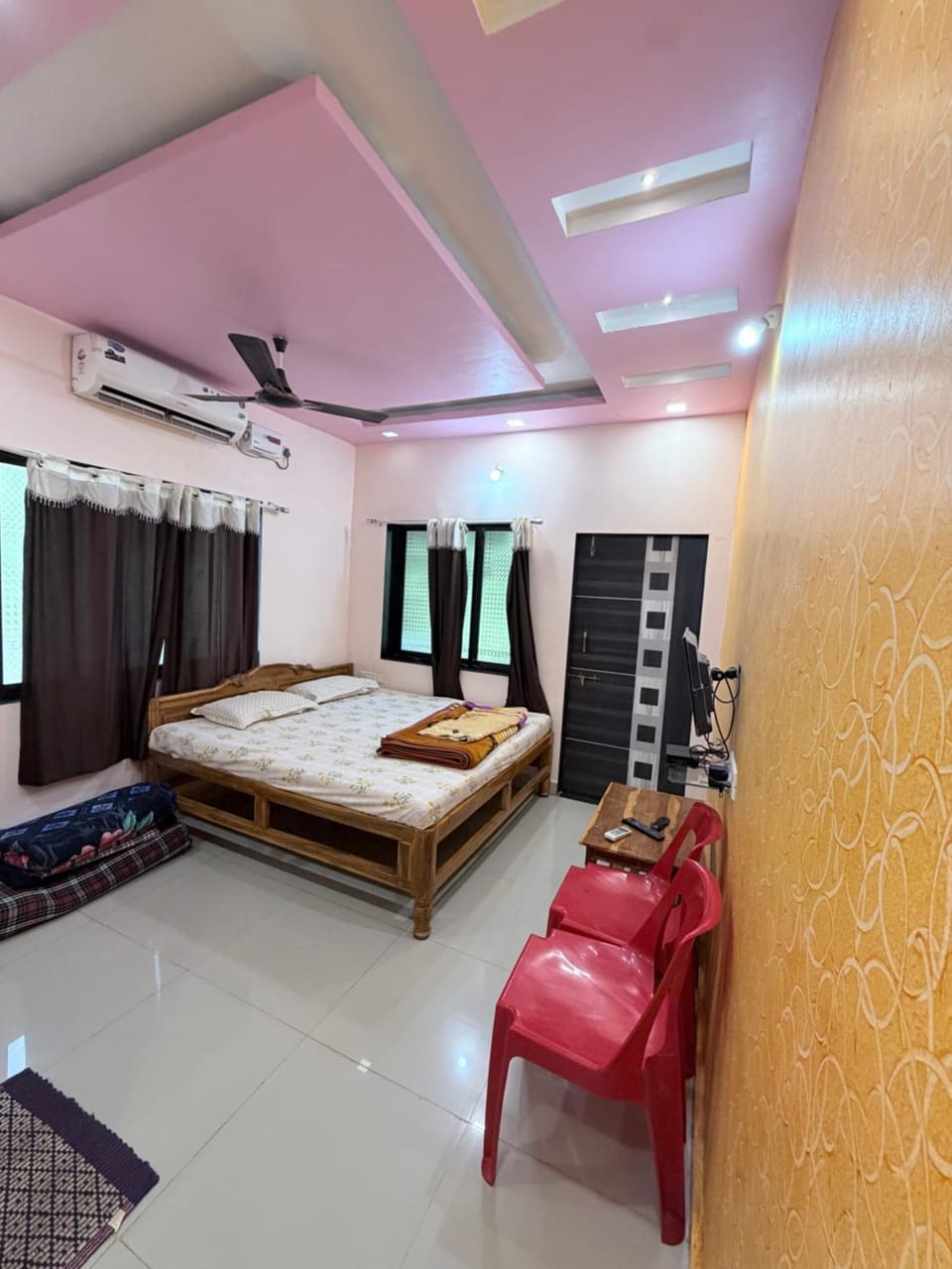 Aarya Holidays Home Bed and Breakfast in Maharashtra