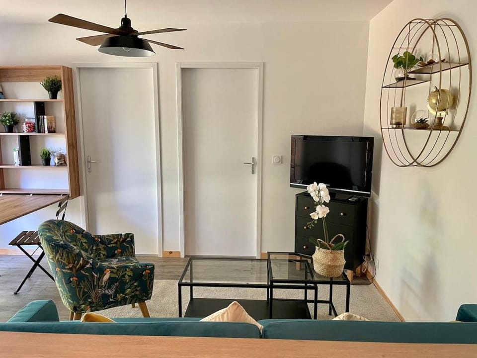 La Maison Rouge Apartment in Carquefou