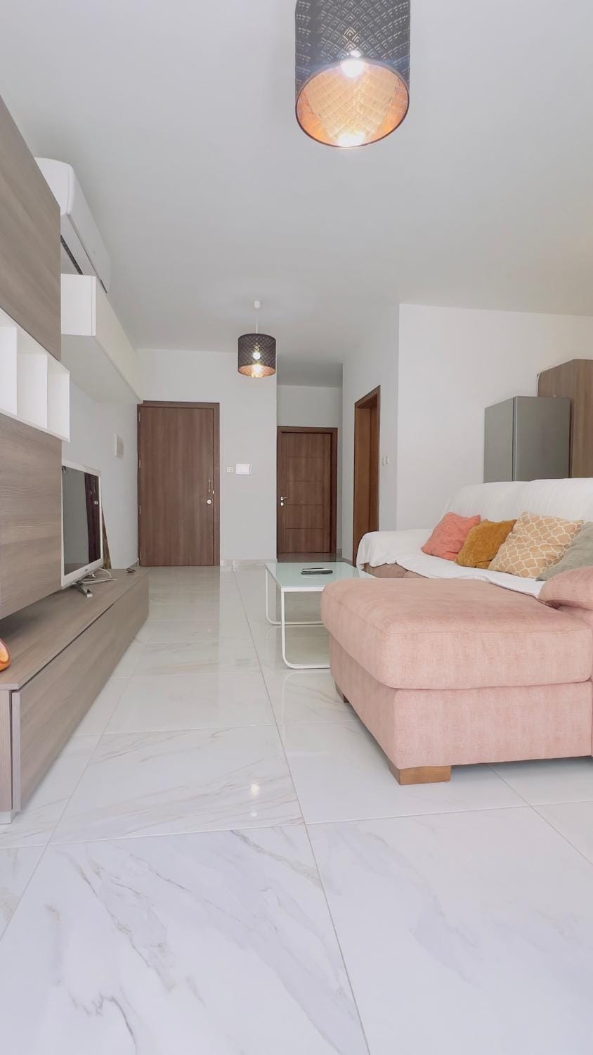 Bed, Kitchen or kitchenette, Living room, Photo of the whole room, Seating area, Bedroom, wardrobe, air conditioner
