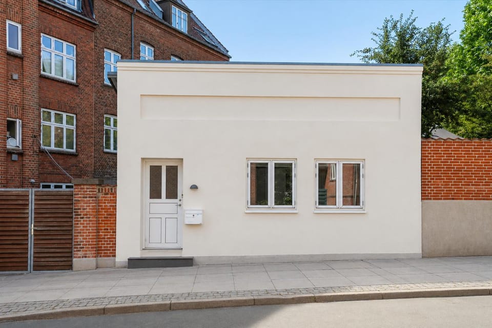 Property building, Day