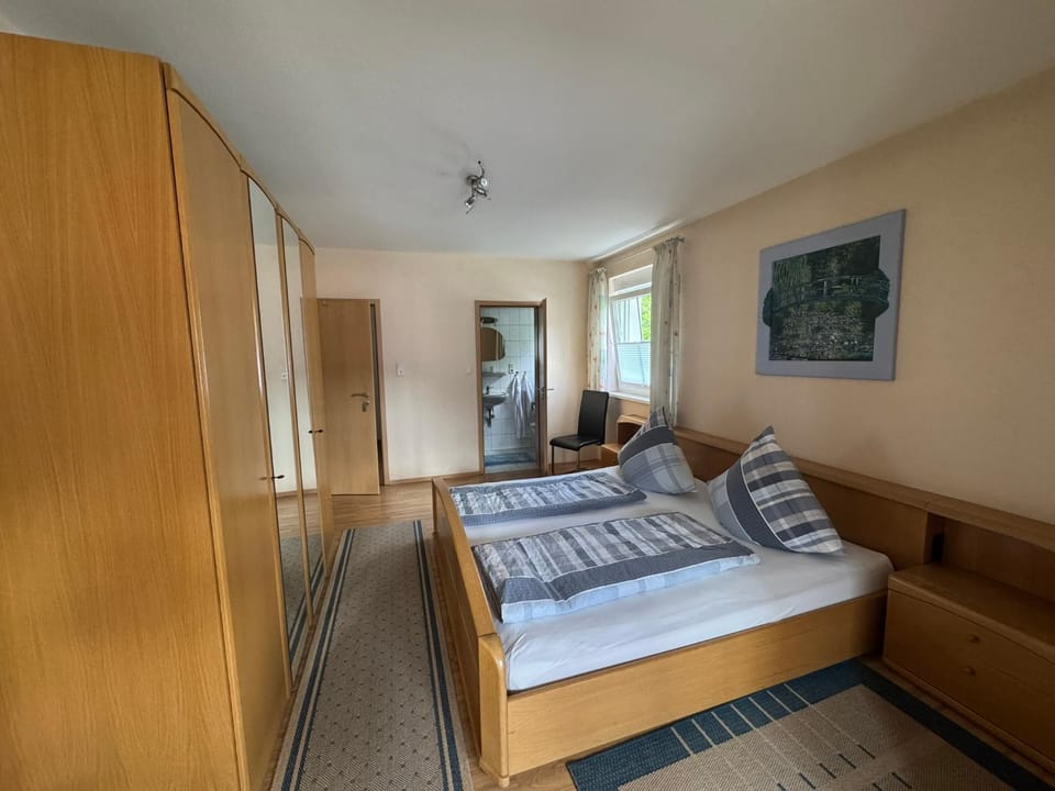 Bathroom, Bedroom, wardrobe
