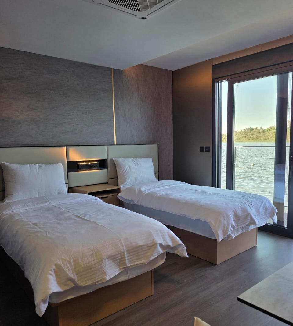 Boatel Charlie LUX Apartment in Belgrade
