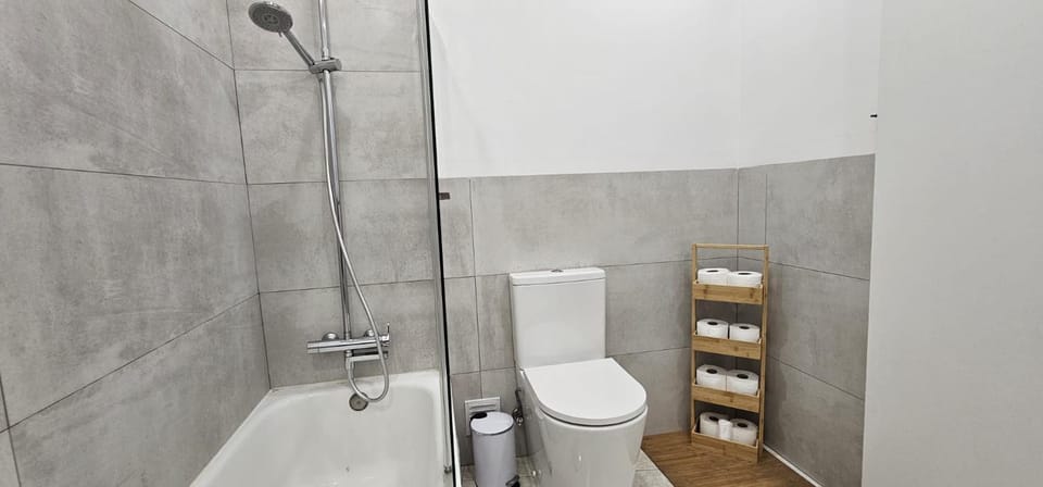 Double bedroom with private bathroom by Lagos Harbour Vacation rental in Lagos