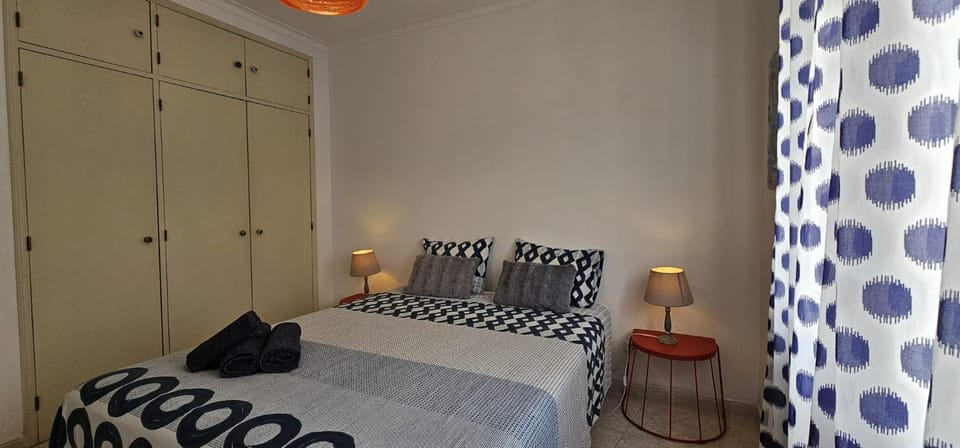 Double bedroom with private bathroom by Lagos Harbour Vacation rental in Lagos