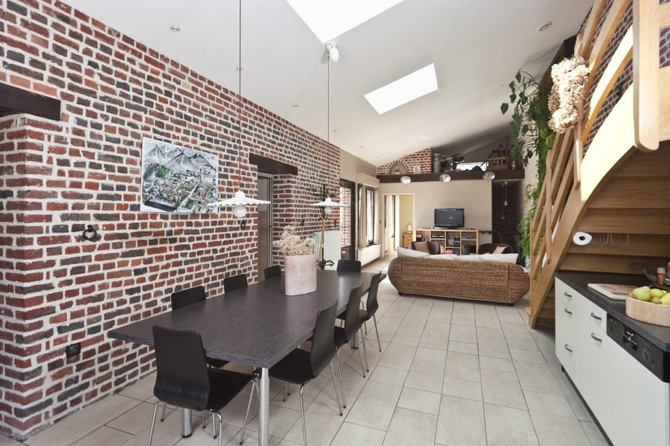 TV and multimedia, Kitchen or kitchenette, Living room, Seating area, Dining area