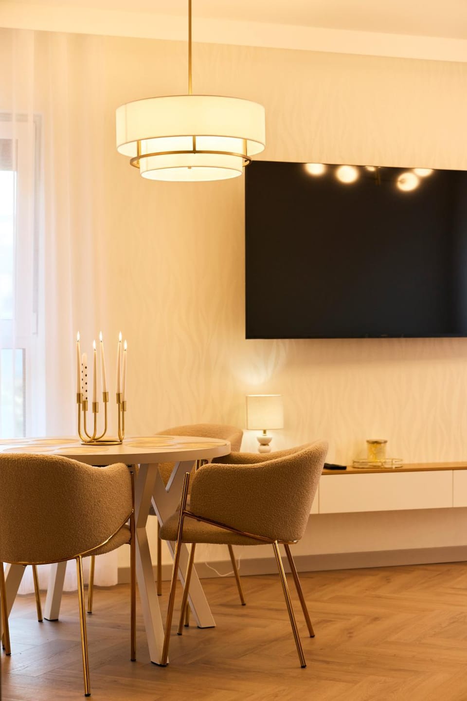 TV and multimedia, Living room, Seating area, Dining area