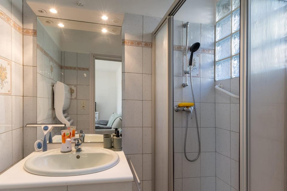 Shower, heating, towels