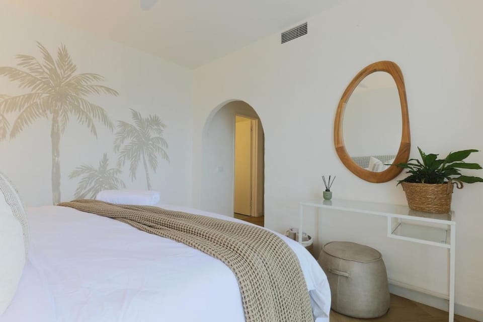 Luxe Ocean Escape in Santorini Apartment in Dolphin Coast