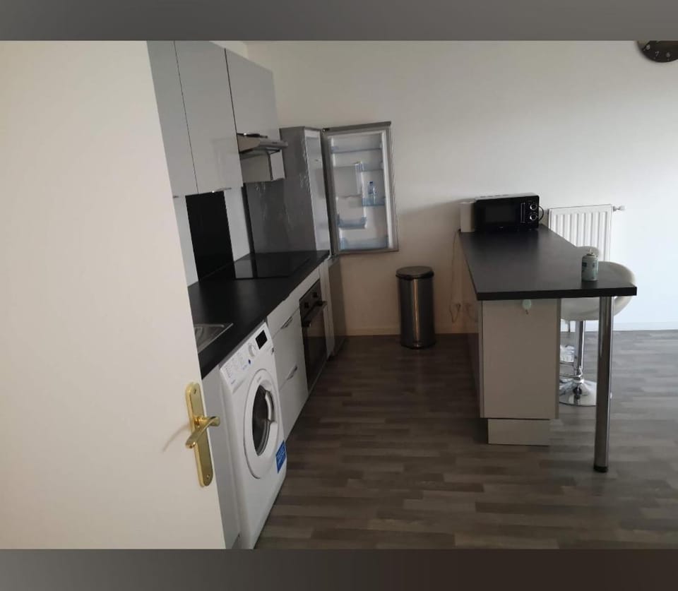 Charmant 3 pièces meublé et calme, accès rapide Paris Apartment in Sartrouville