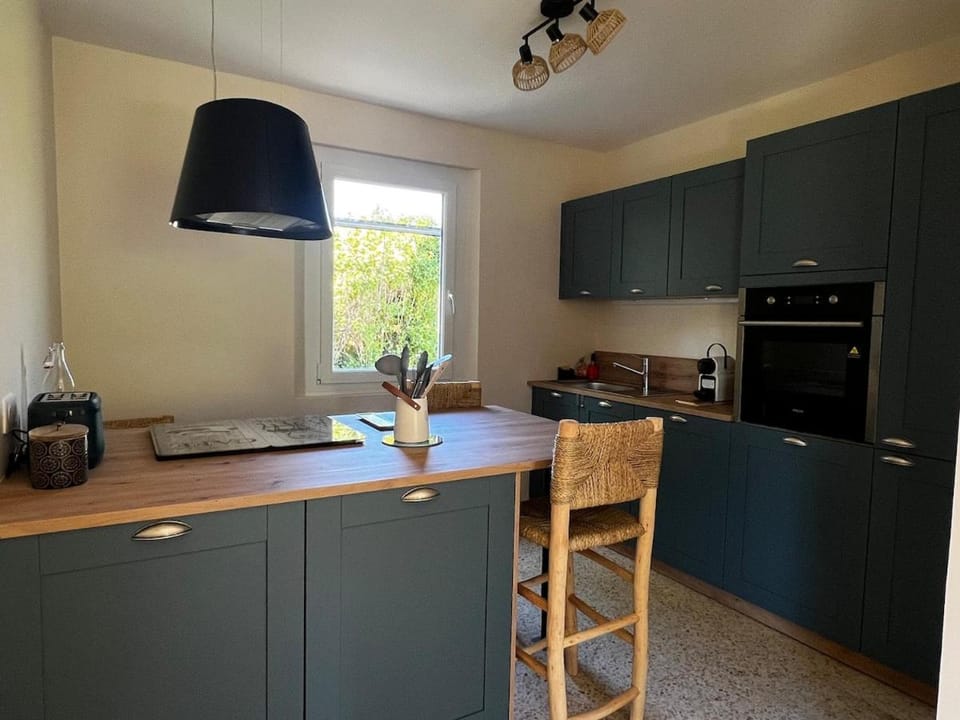 Kitchen or kitchenette, Dining area, dishwasher, oven, stove, toaster