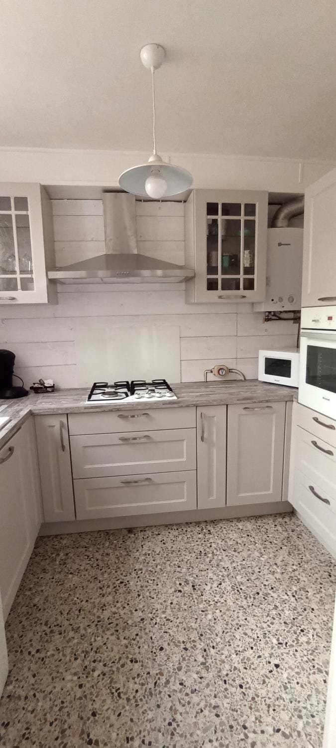Coffee/tea facilities, Kitchen or kitchenette, dishwasher, oven, stove