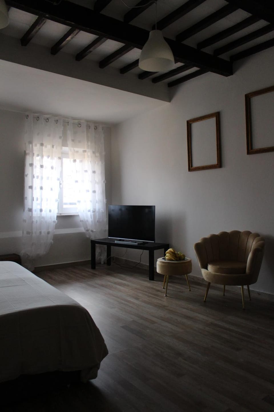 Bed, Seating area, Bedroom