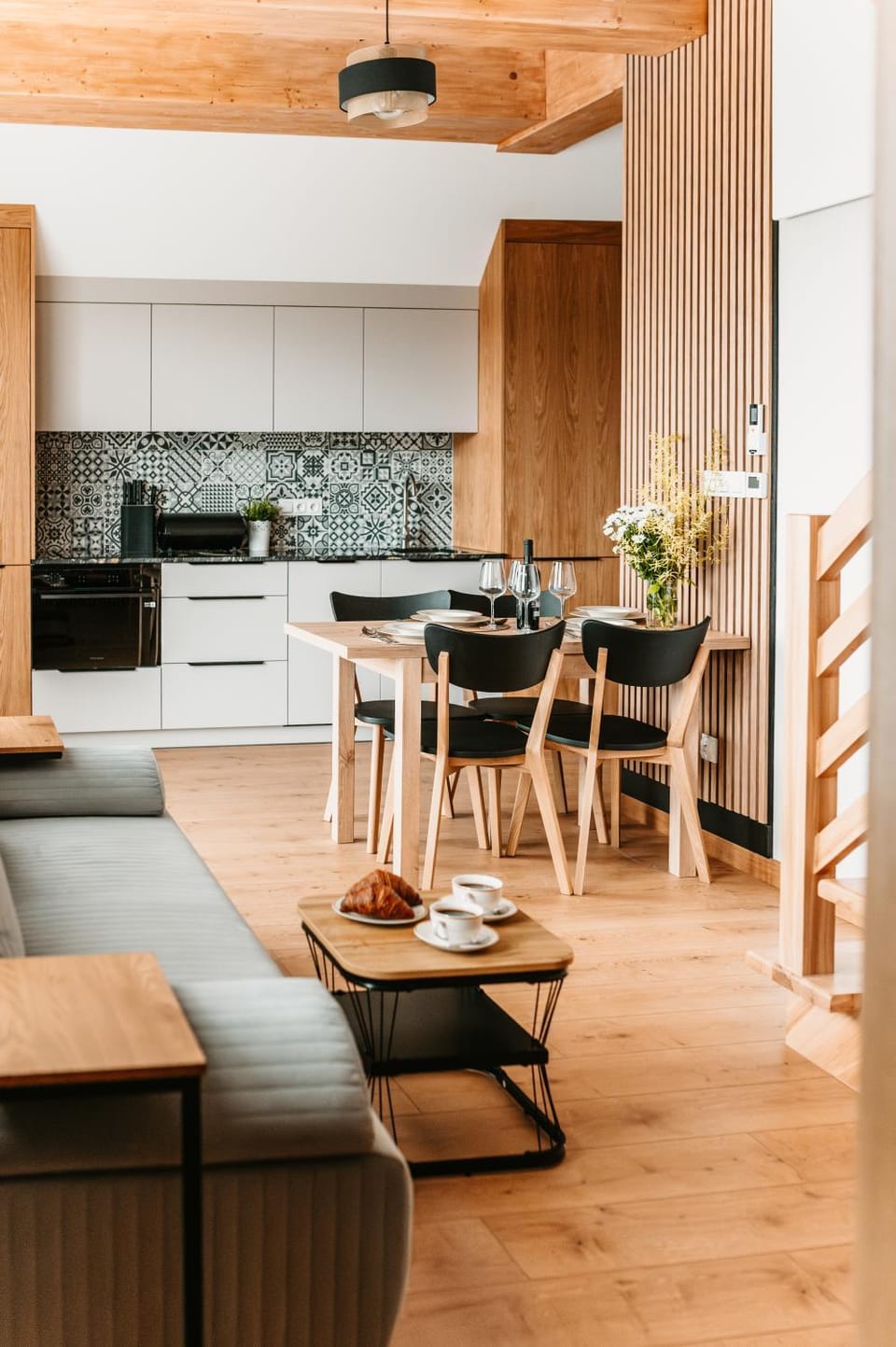 Kitchen or kitchenette, Living room, Seating area, Dining area