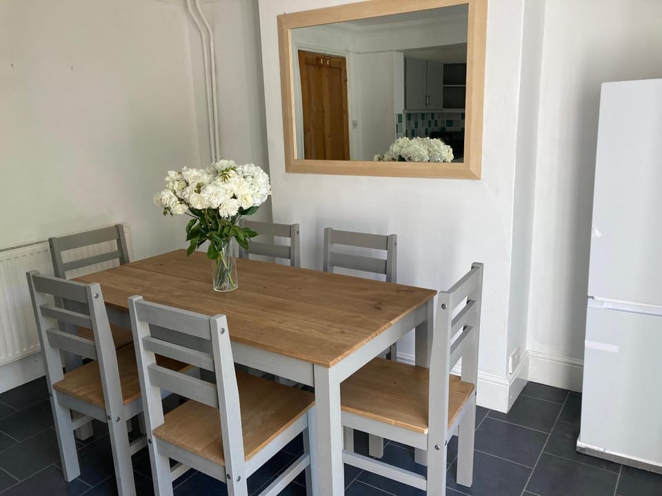 Three double bedroom house in Hawkhurst House in Rother District