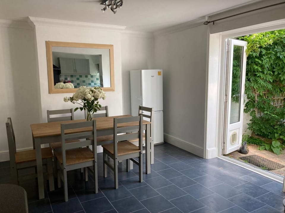 Three double bedroom house in Hawkhurst House in Rother District