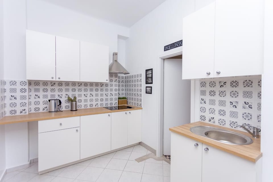 Kitchen or kitchenette, Communal kitchen, kitchen