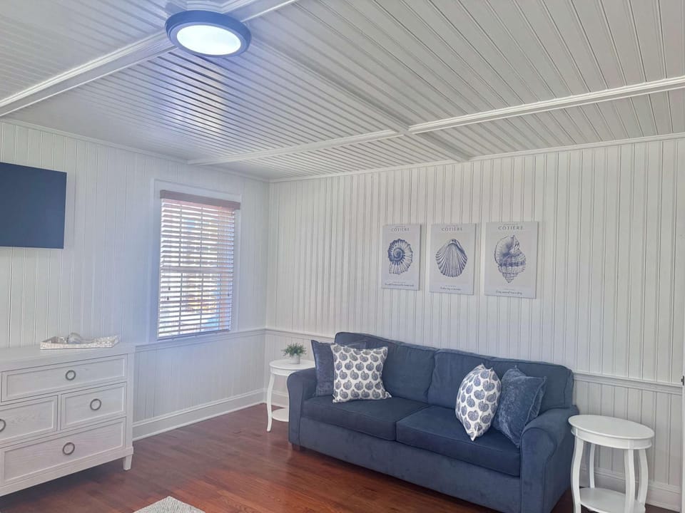 04-The Seashell Suite at The Castle Inn Bed and Breakfast in Ocracoke Island