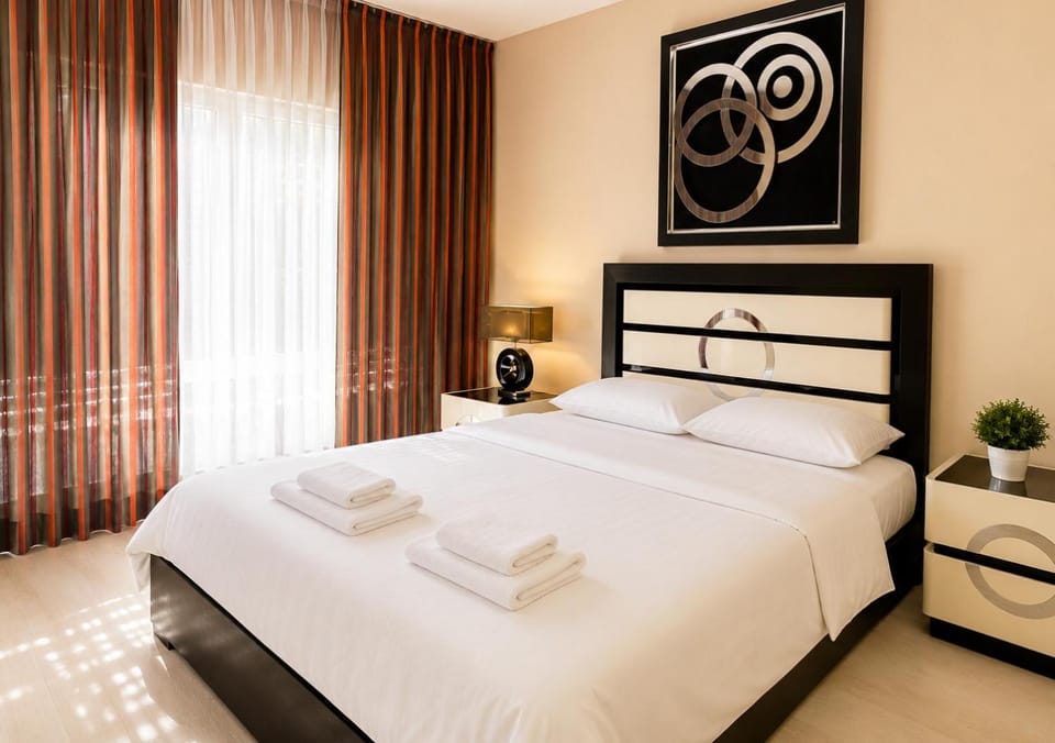 Bed, Photo of the whole room, Bedroom, towels