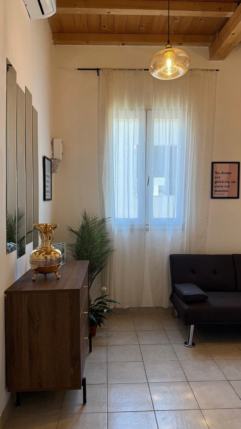 Mirror House Appartamento luminoso con terrazze Apartment in Cagliari