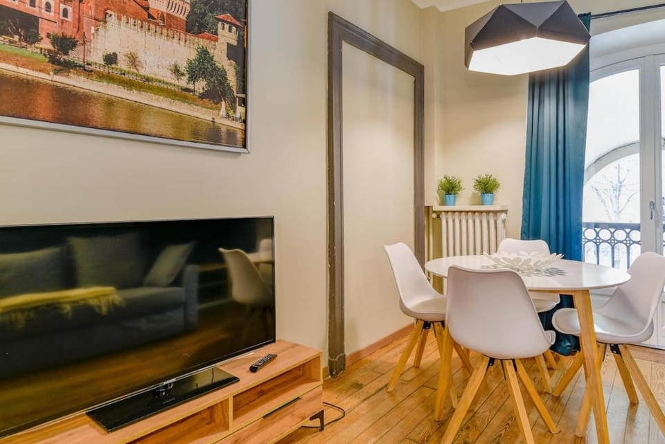 La finestra sotto i portici - Metro - Centro - AC Apartment in Turin