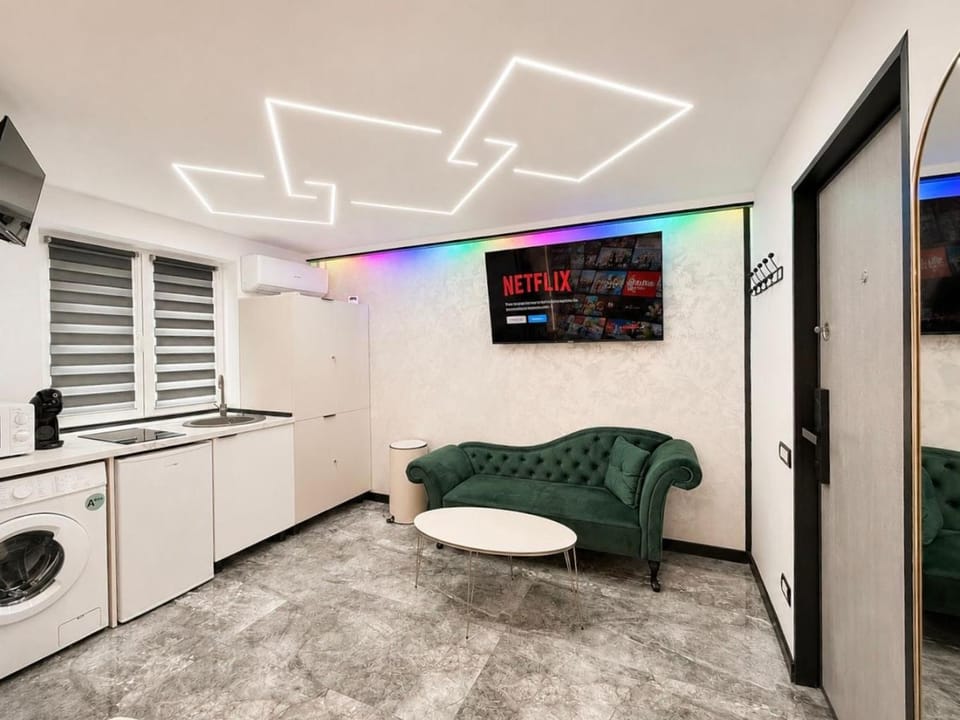 TV and multimedia, Decorative detail, Seating area, Dining area, Entertainment