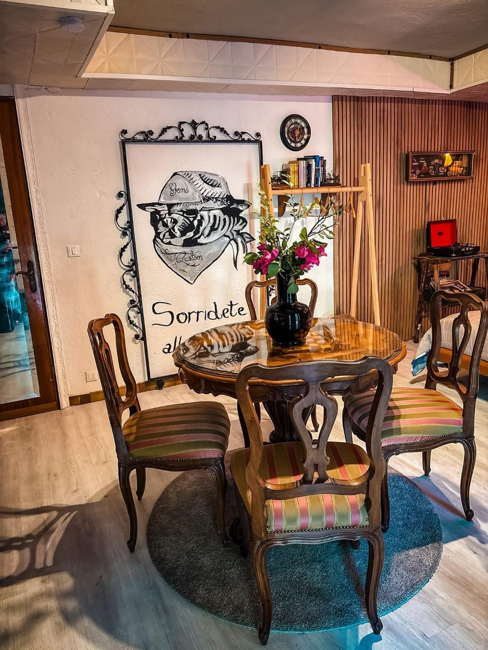Living room, Seating area, Dining area