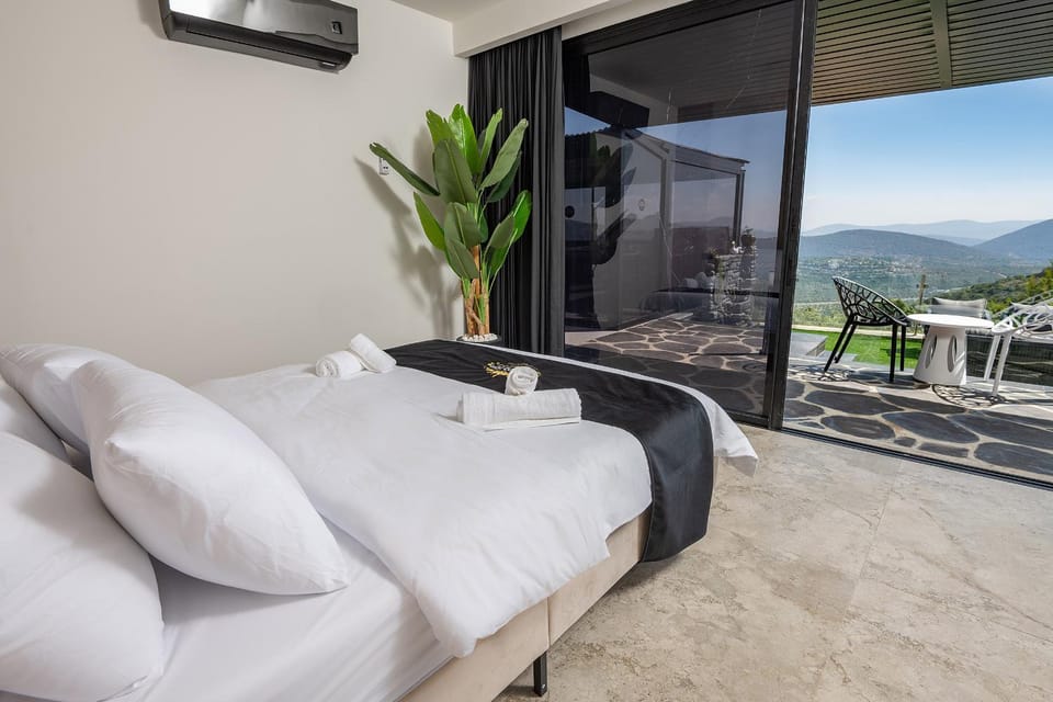 Bed, View (from property/room), Living room, air conditioner