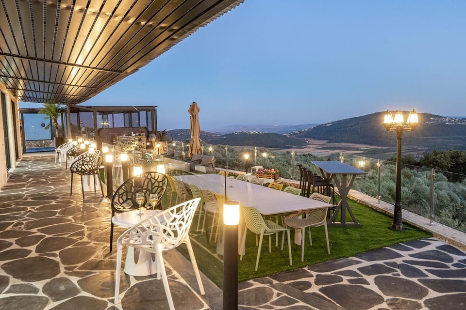 Patio, Natural landscape, View (from property/room), Balcony/Terrace, Dining area, Mountain view