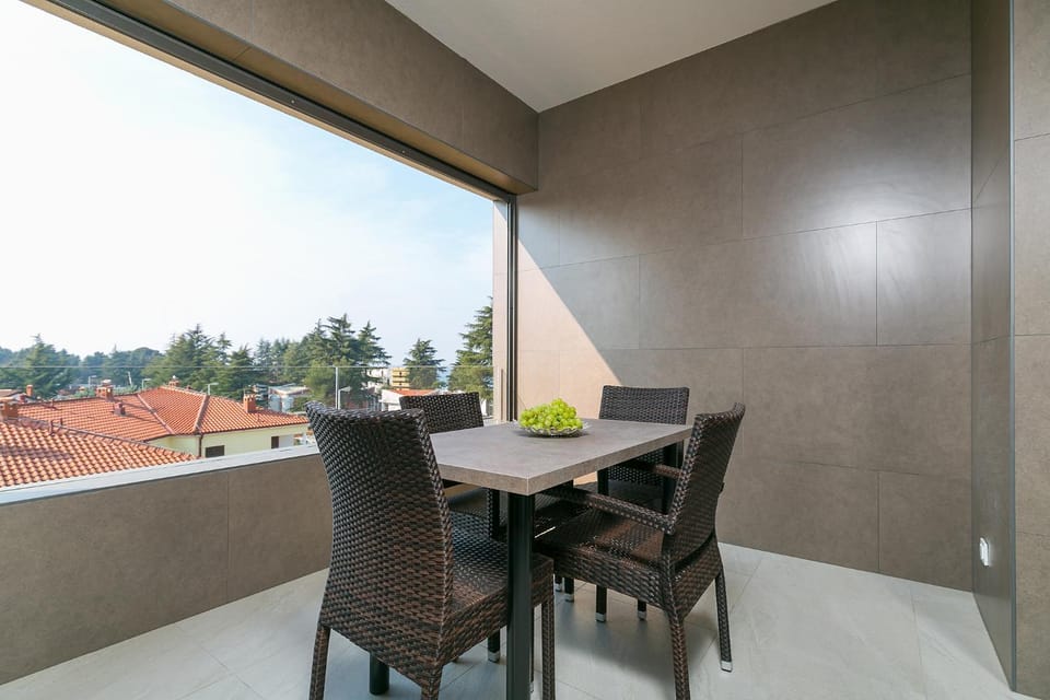 1 bedroom Apartment with Sea View, Balcony and BBQ near the beach! Apartment in Poreč