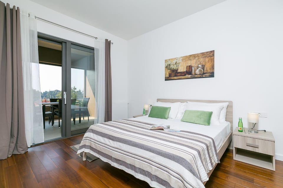 1 bedroom Apartment with Sea View, Balcony and BBQ near the beach! Apartment in Poreč