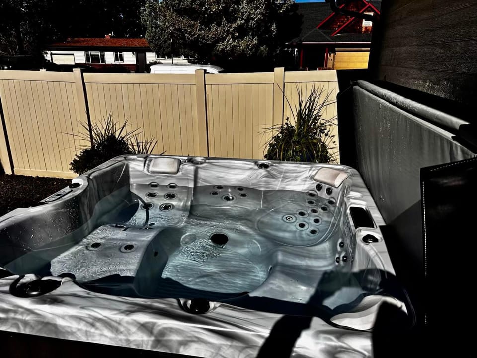 North End Haven - Hot Tub - E Bikes - Hyde Park House in Boise