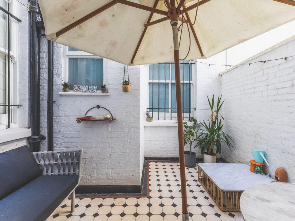 Notting Hill Patio Retreat Apartment in City of Westminster