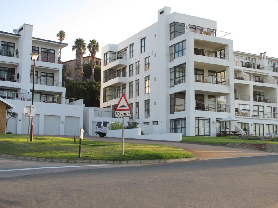 Property building, Facade/entrance, Day, Street view, Location
