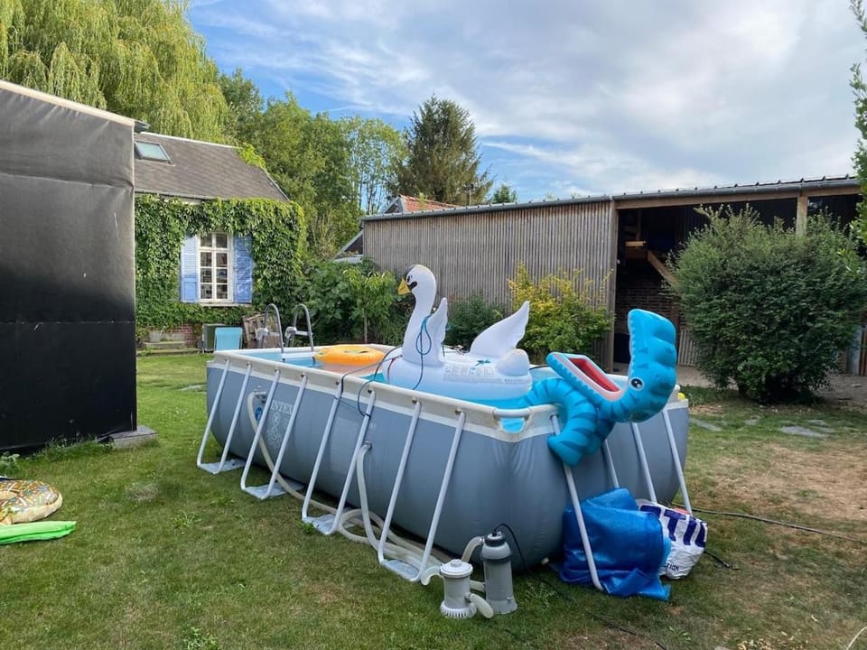 Swimming pool