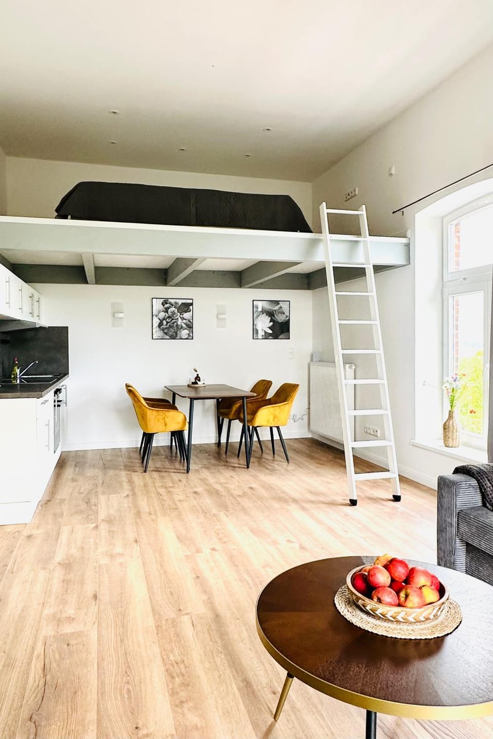 Bed, Kitchen or kitchenette, Living room, Dining area