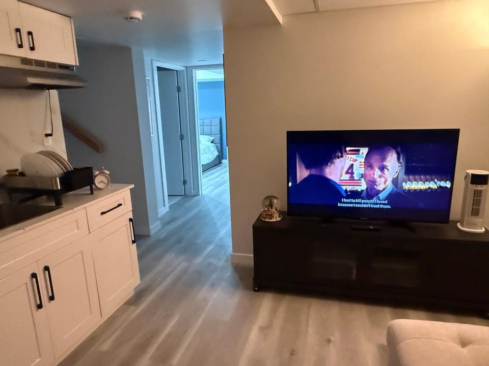 Family suite near costco with free wifi and parking Bed and Breakfast in Winnipeg