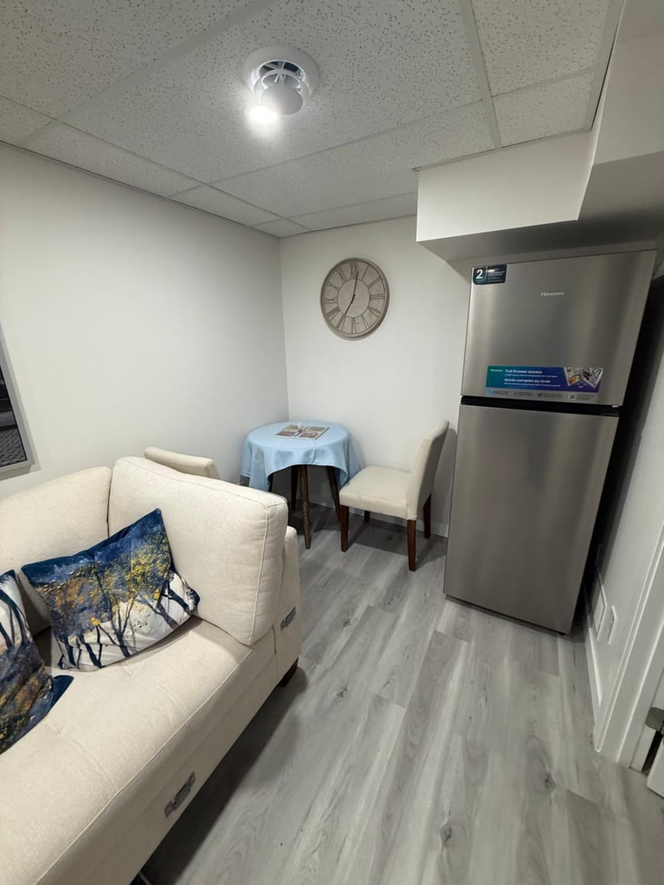 Family suite near costco with free wifi and parking Bed and Breakfast in Winnipeg