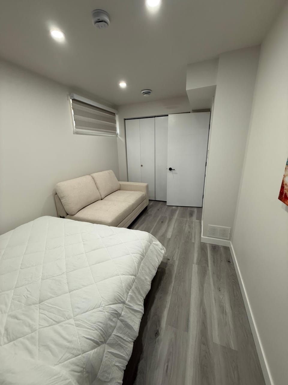 Family suite near costco with free wifi and parking Bed and Breakfast in Winnipeg