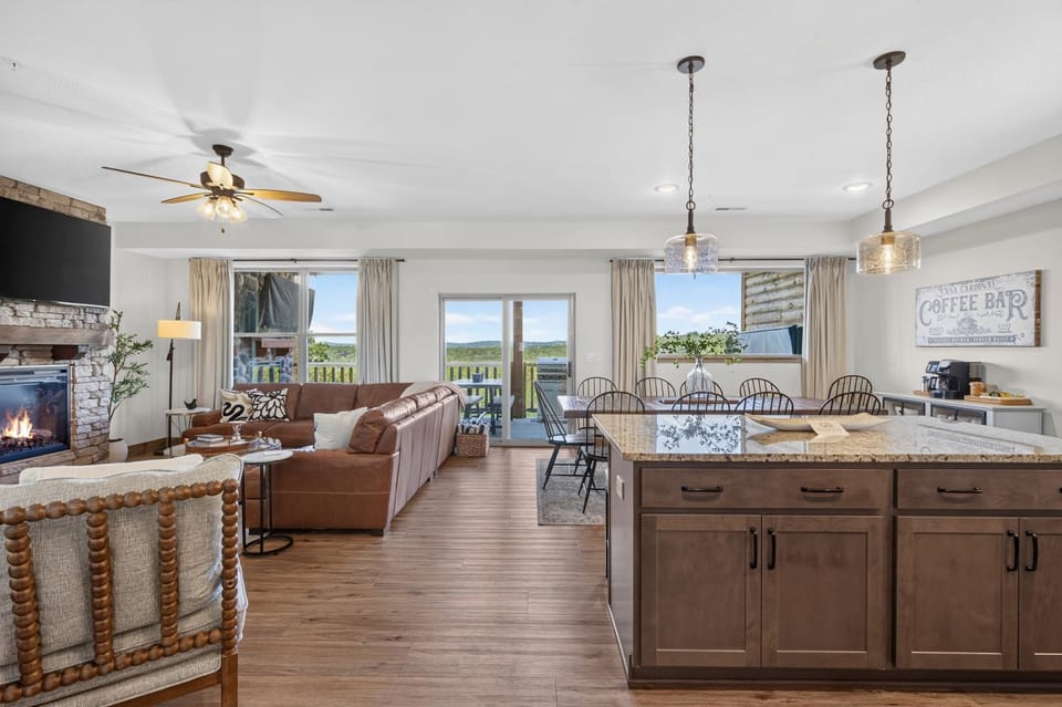 Branson 4BR Retreat w pools, pickleball and view House in Branson