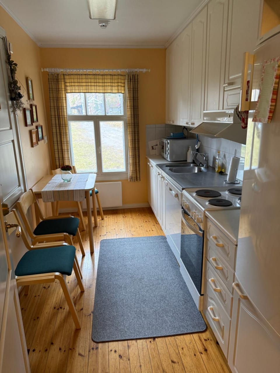 Communal kitchen, kitchen