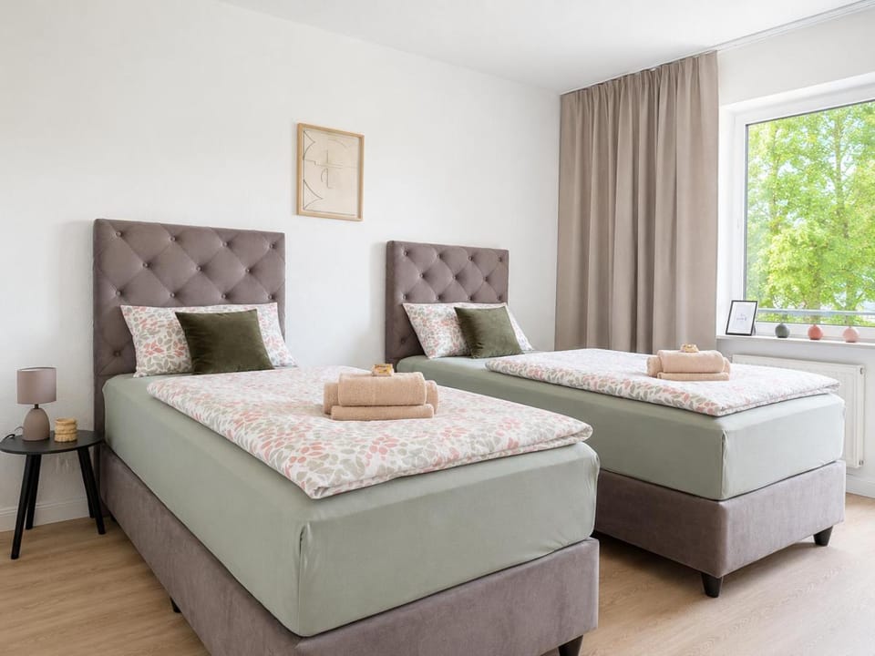 Communal lounge/ TV room, TV and multimedia, Balcony/Terrace, Balcony/Terrace, Photo of the whole room, Decorative detail, Decorative detail, Bedroom, towels, towels
