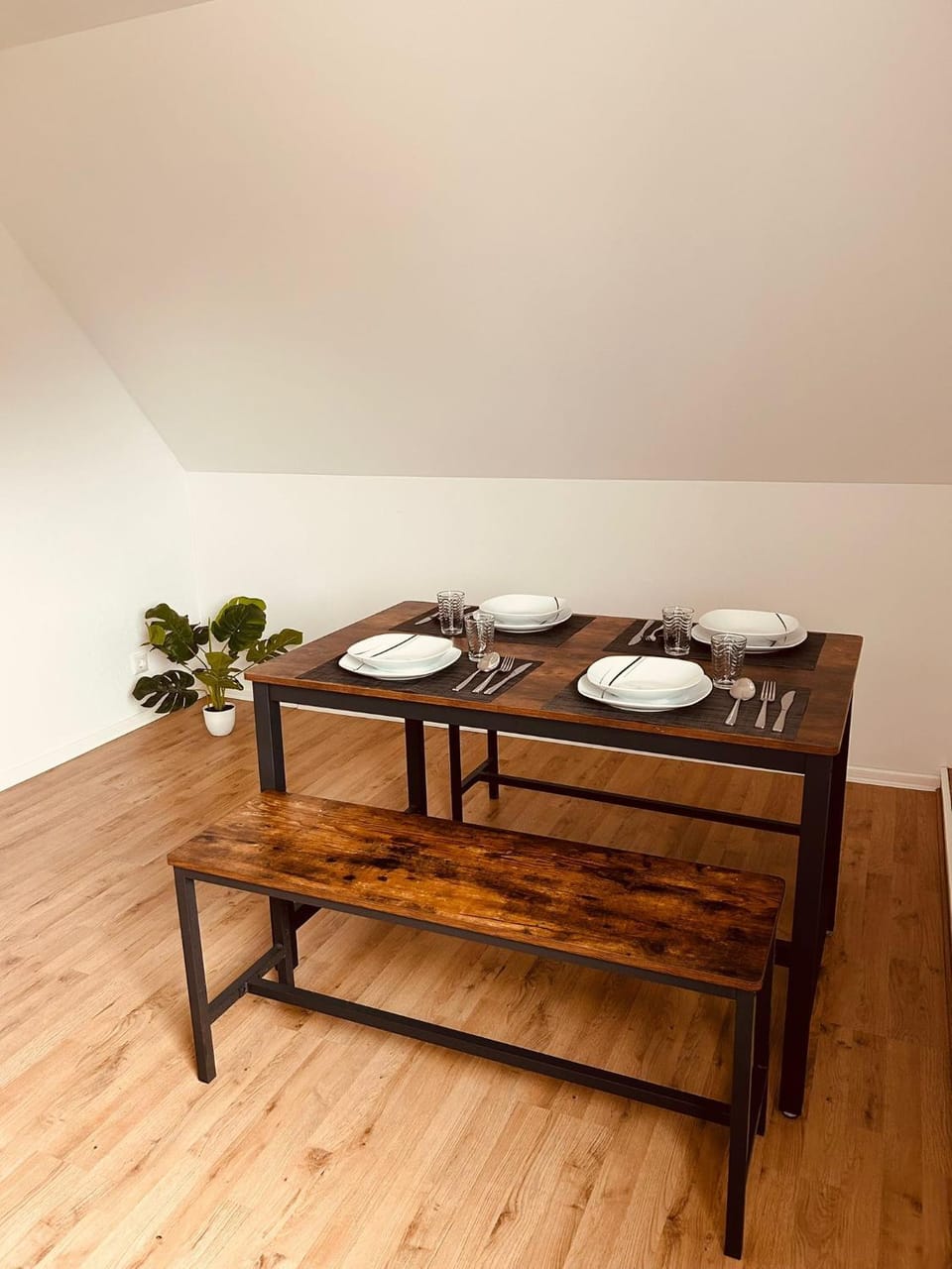 Seating area, Dining area