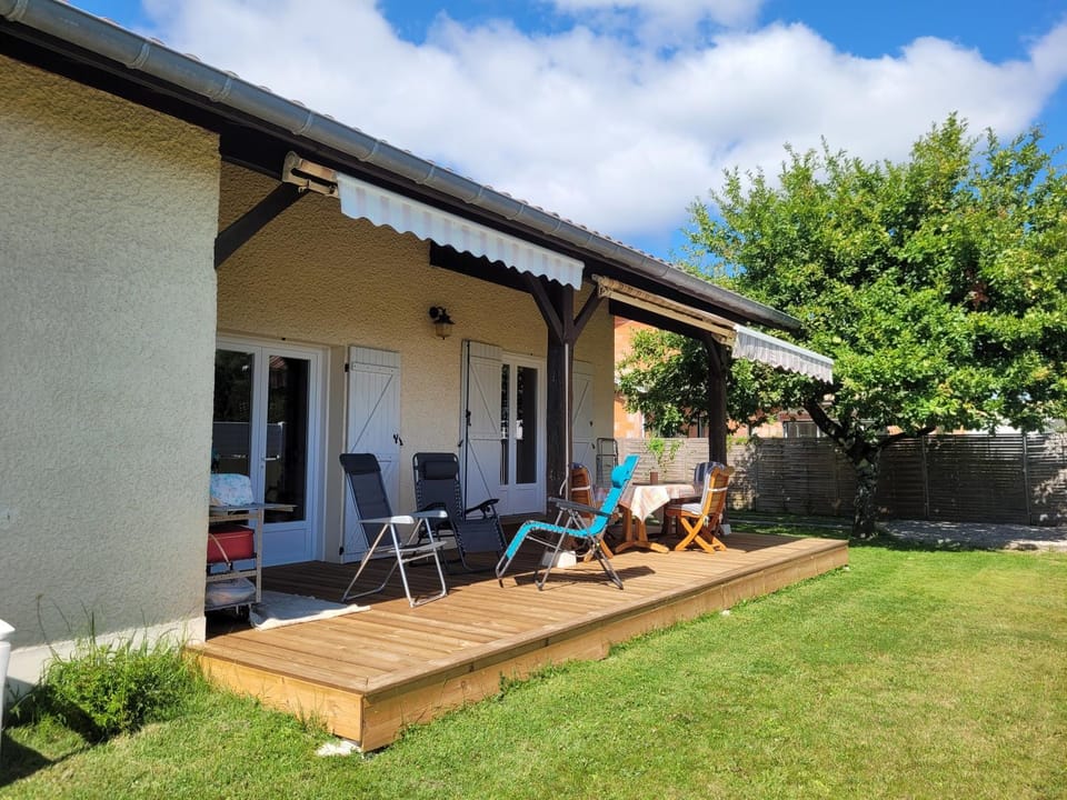 Patio, Dining area, sunbed