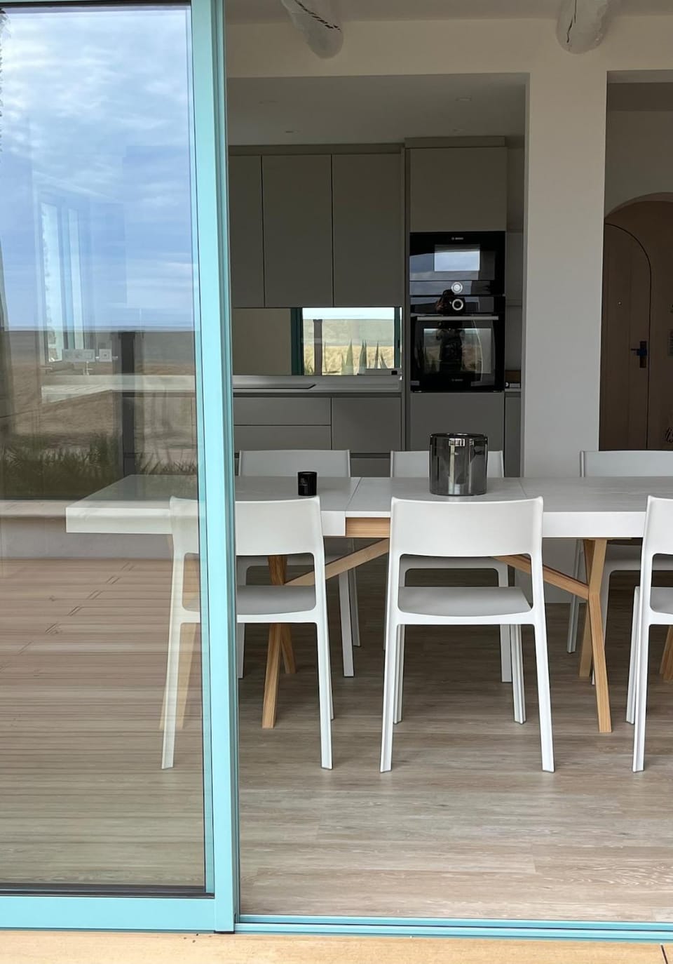 Coffee/tea facilities, Kitchen or kitchenette, Dining area