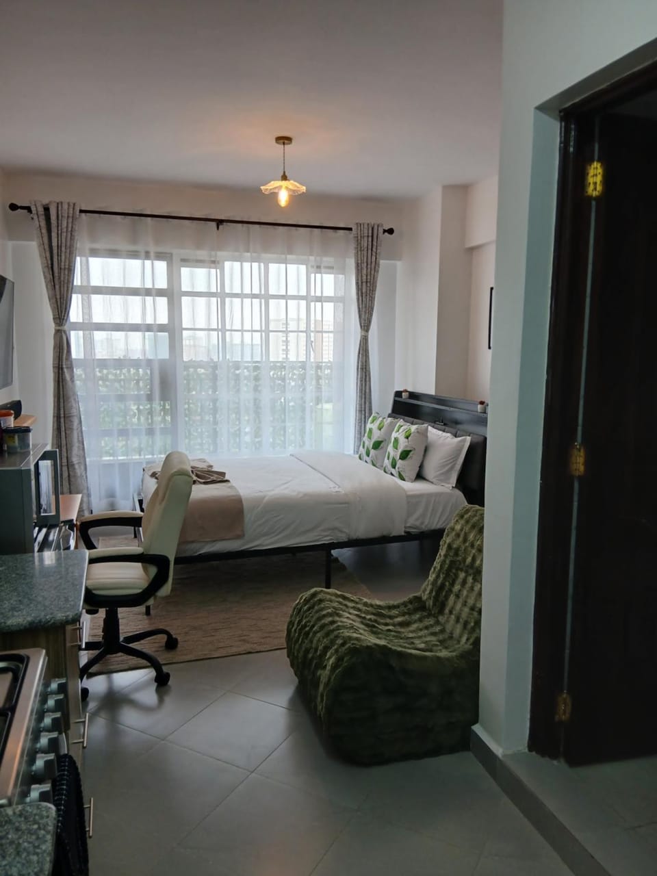 Bed, Photo of the whole room, Seating area, Bedroom