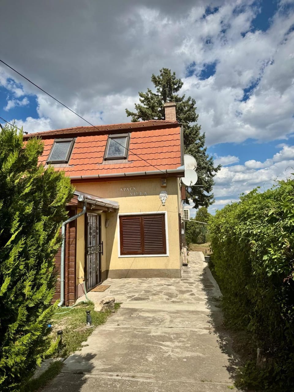 Apacs Villa Apartment in Hungary