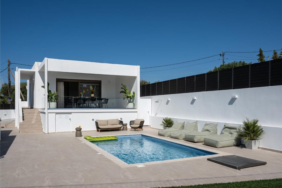 Property building, Pool view, Swimming pool, sunbed